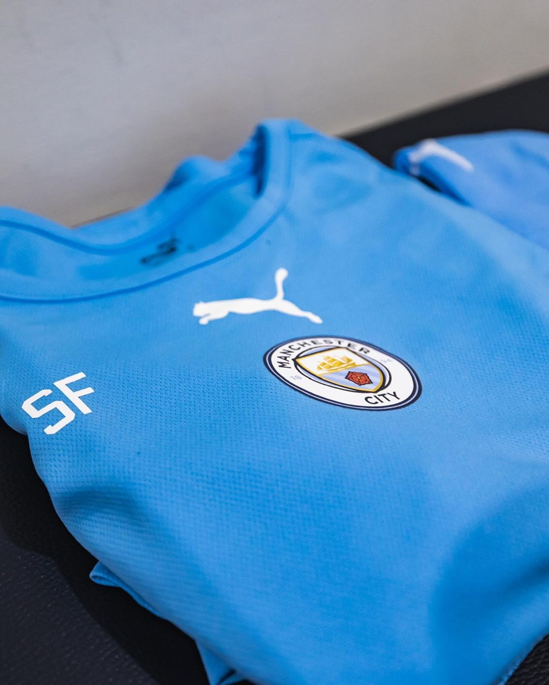 Mirá las fotos de la visita de Fenestraz al City:: Think I’ll stick to the driving   @mancity   @nismo (5).jpg